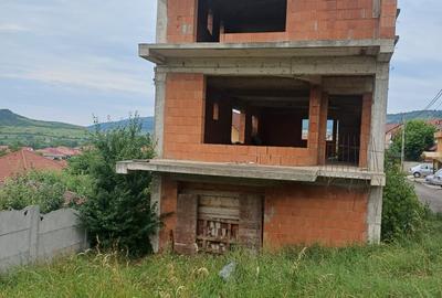 Casă cu 6 camere cu Canalizare în Baciu - 2