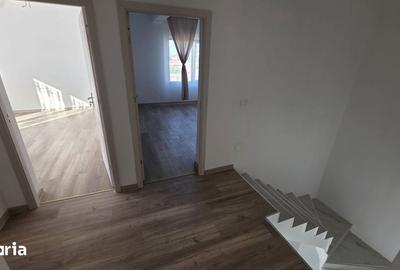 Casă cu 4 camere cu Teren 162 Mp în Central - 15