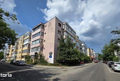 Apartament cu 4 camere decomandat în Găvana