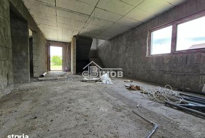 Casă cu 4 camere cu Teren 343 Mp în Comișani - 2