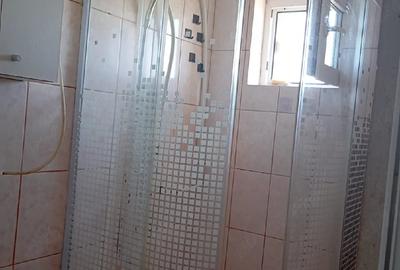 Garsonieră decomandată în Șcheia