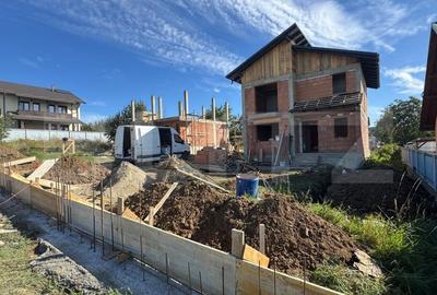 Casă individuală cu 4 camere cu Canalizare în Burdujeni
