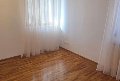 Casă cu 7 camere cu Teren 1000 Mp în Central - 1