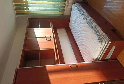 Apartament cu 3 camere semidecomandat în CET - 9