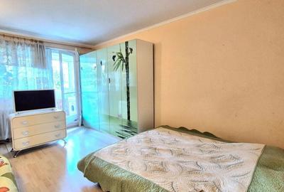 Apartament cu 3 camere semidecomandat, mobilat în Titan