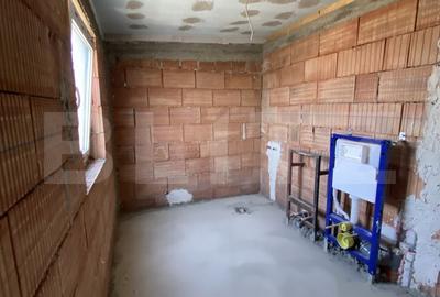 Casă cu 5 camere cu Teren 4.5 Mp în Central - 4