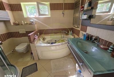 Casă cu 5 camere decomandat cu Teren 770 Mp în Trei Stejari