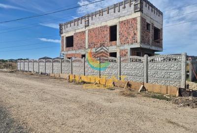 Casă individuală cu 4 camere cu Canalizare în Berceni