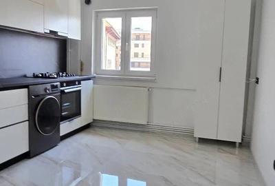 Apartament cu 4 camere decomandat în Central - 4