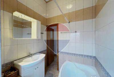 Apartament cu 3 camere semidecomandat în Primăverii