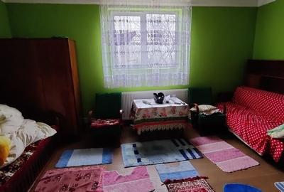 Casă cu 4 camere cu Teren 2000 Mp în Central