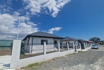 Casă cu 3 camere în Lumina