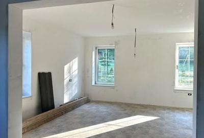 Casă cu 4 camere cu Teren 175 Mp în Central - 2