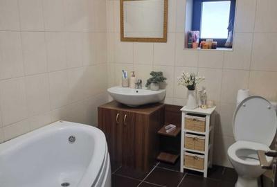 Casă cu 4 camere cu Teren 225 Mp în Domnești