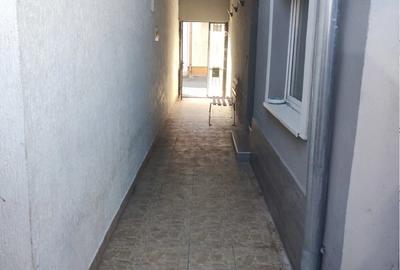 Casă cu Teren 200 Mp în Central - 2