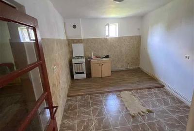 Casă individuală cu 3 camere cu Canalizare în Central - 5