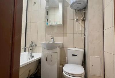 Garsonieră decomandată în Romană
