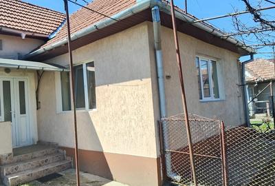 Casă cu 3 camere cu Teren 678 Mp în Central