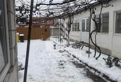 Casă individuală cu 5 camere cu Canalizare în Central - 3
