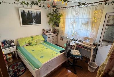 Apartament cu 4 camere decomandat, mobilat în CET - 4