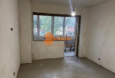 Apartament cu 3 camere semidecomandat în Lacul Tei