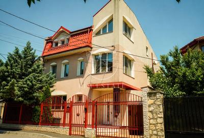 Casă individuală cu 7 camere cu Canalizare în Ovidiu - 1
