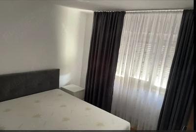 Apartament cu 3 camere decomandat în Girocului