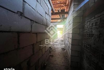 Casă cu 7 camere cu Teren 467 Mp în Central - 2
