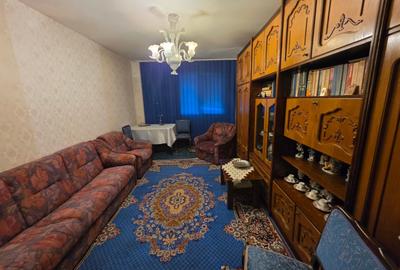 Apartament cu 3 camere decomandat în Titan