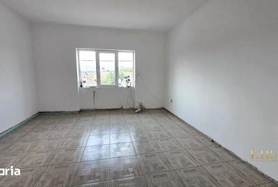 Casă cu 6 camere cu Teren 700 Mp în Central