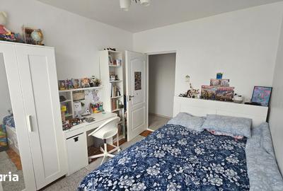 Apartament cu 4 camere decomandat în Central