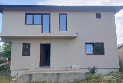 Casă individuală cu 7 camere cu Canalizare în Mihăilești - 9