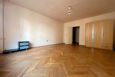 Apartament cu 3 camere decomandat, mobilat în Lipovei