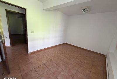 Casă cu 6 camere cu Teren 60 Mp în Vitan
