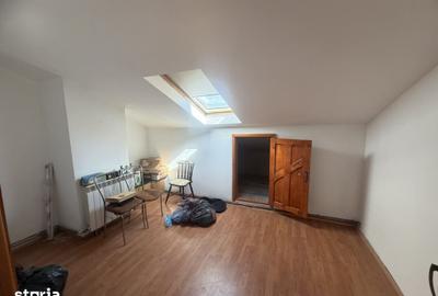 Casă cu 6 camere cu Teren 180 Mp în Central