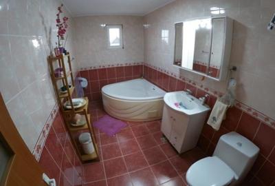 Casă individuală cu 5 camere cu Canalizare în Central - 7