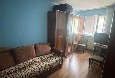 Apartament cu 3 camere semidecomandat în Popoveni