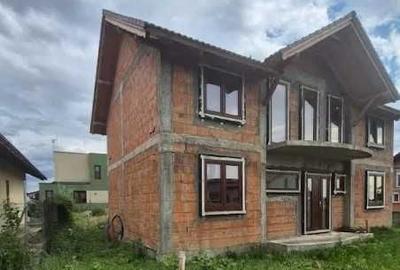 Casă cu 4 camere cu Teren 210 Mp în Central