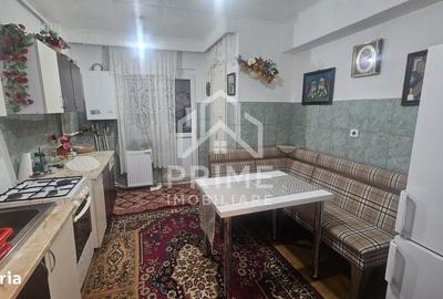 Apartament cu 3 camere în Cetate