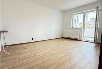 Apartament cu 3 camere decomandat în Astra