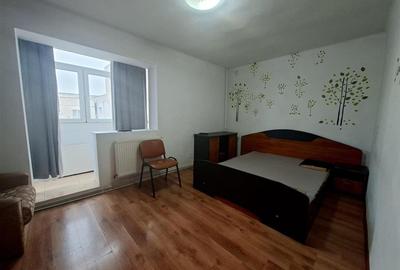 Apartament cu 3 camere decomandat, mobilat în Alexandru cel Bun