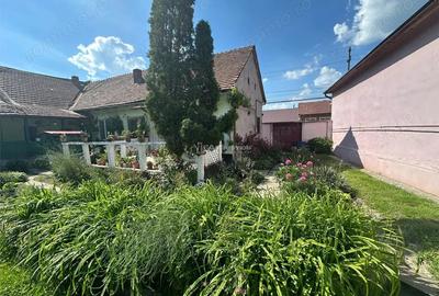Casă cu 4 camere cu Teren 1000 Mp în Est