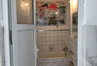 Apartament cu 4 camere decomandat în Micălaca
