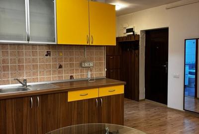 Apartament cu 2 camere semidecomandat, mobilat în Apărătorii Patriei