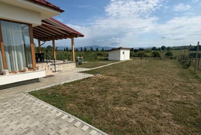 Casă cu 4 camere cu Teren 1200 Mp în Chechiș