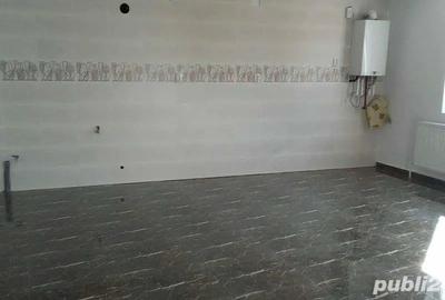 Casă cu 5 camere cu Teren 300 Mp în Apărătorii Patriei - 2