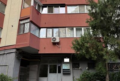 Apartament cu 3 camere decomandat în Tei