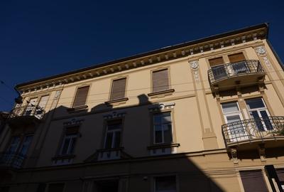 Apartament cu 3 camere semidecomandat, mobilat în Ultracentral