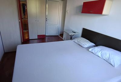 Apartament cu 3 camere semidecomandat în Nord