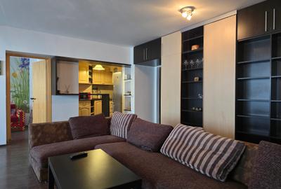 Apartament cu 3 camere semidecomandat în Banu Manta